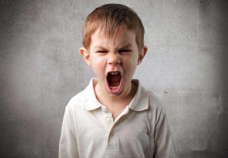 孩子脾气暴躁怎么办？父母如何应对孩子的情绪